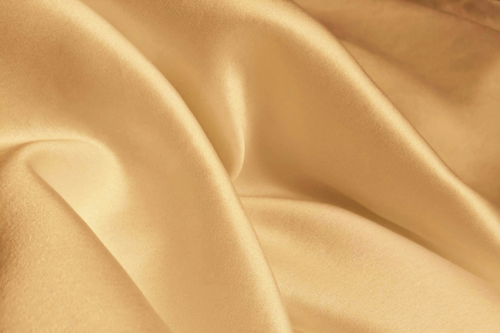 Lụa tuyết, satin và crepe khác nhau thế nào khi mặc thật